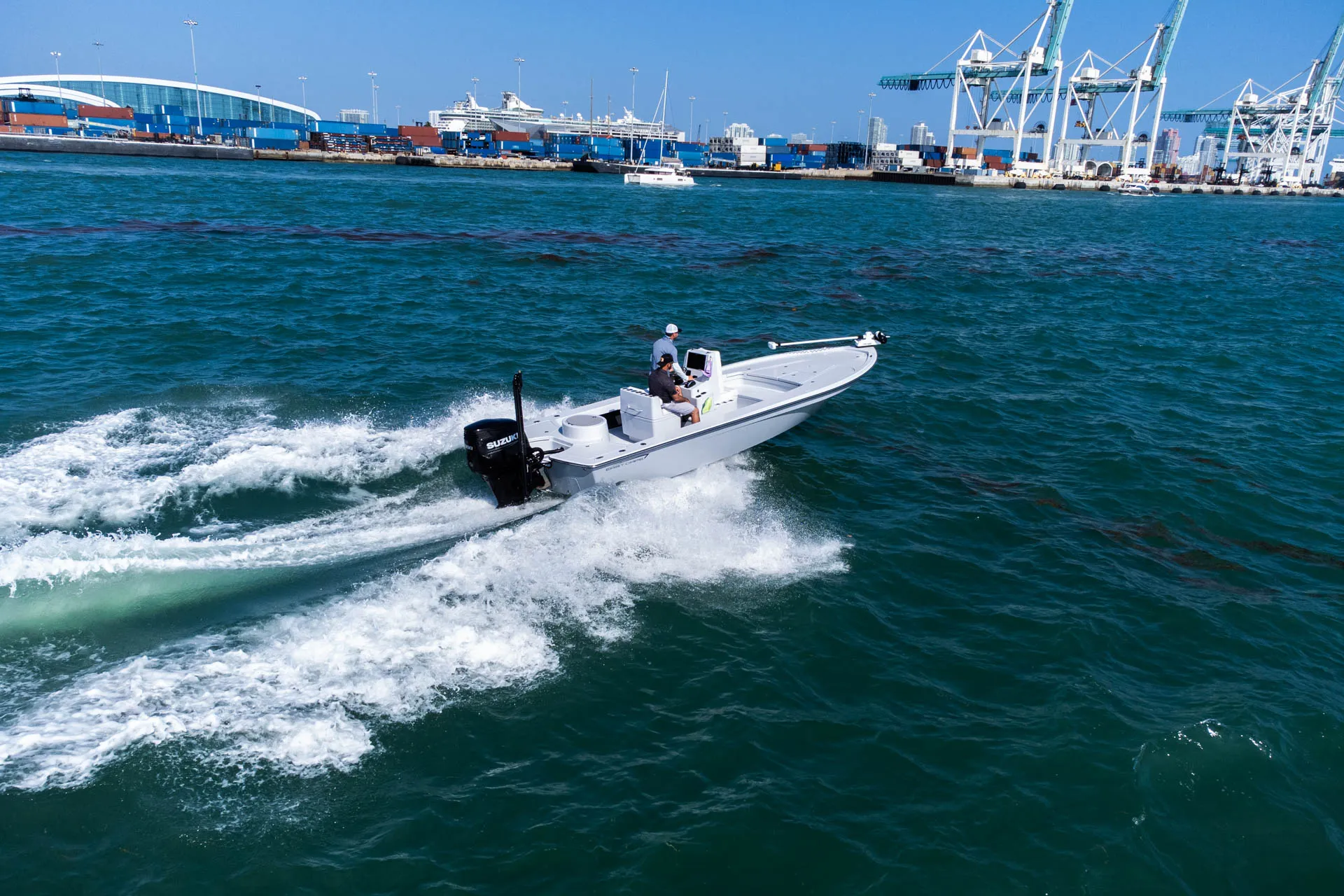 East Cape 25 Hybrid on the water