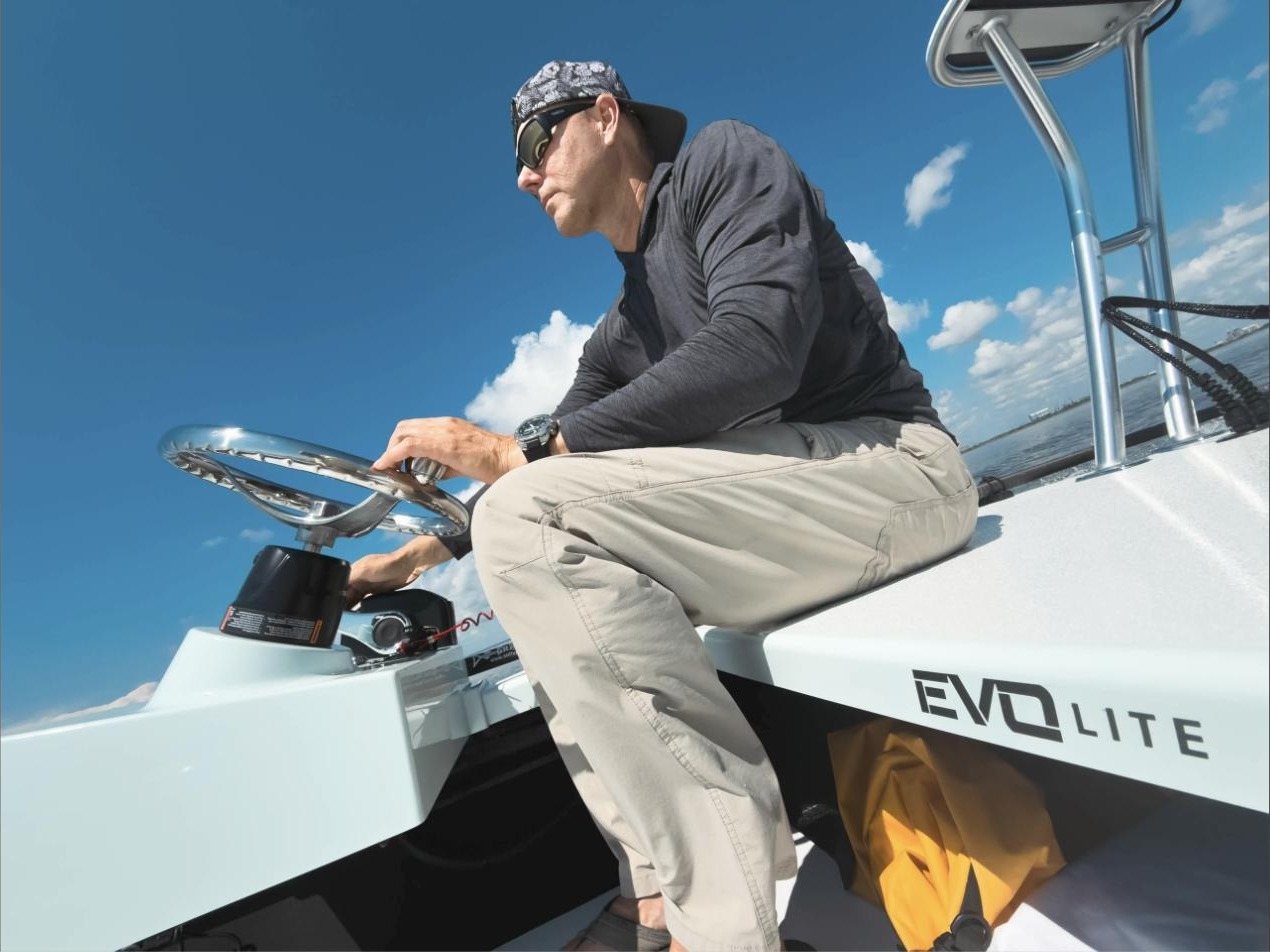 Clean. Lean. Just the essentials. — East Cape 17 EVO V Lite